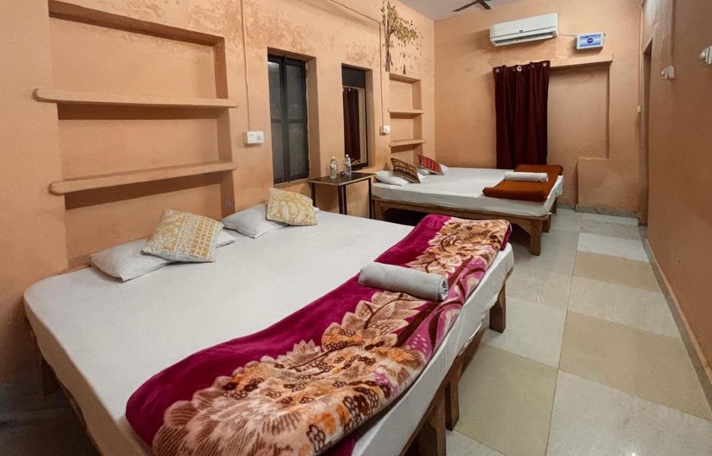 HosteLaVie Varanasi Slider Pictures