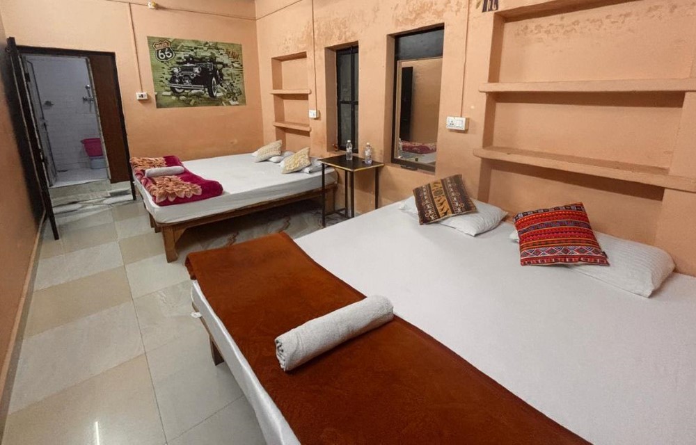 HosteLaVie Varanasi Slider Pictures